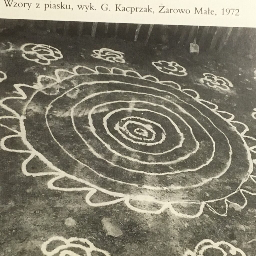 Wzory z piasku autorstwa G. Kacprzaka, 1972